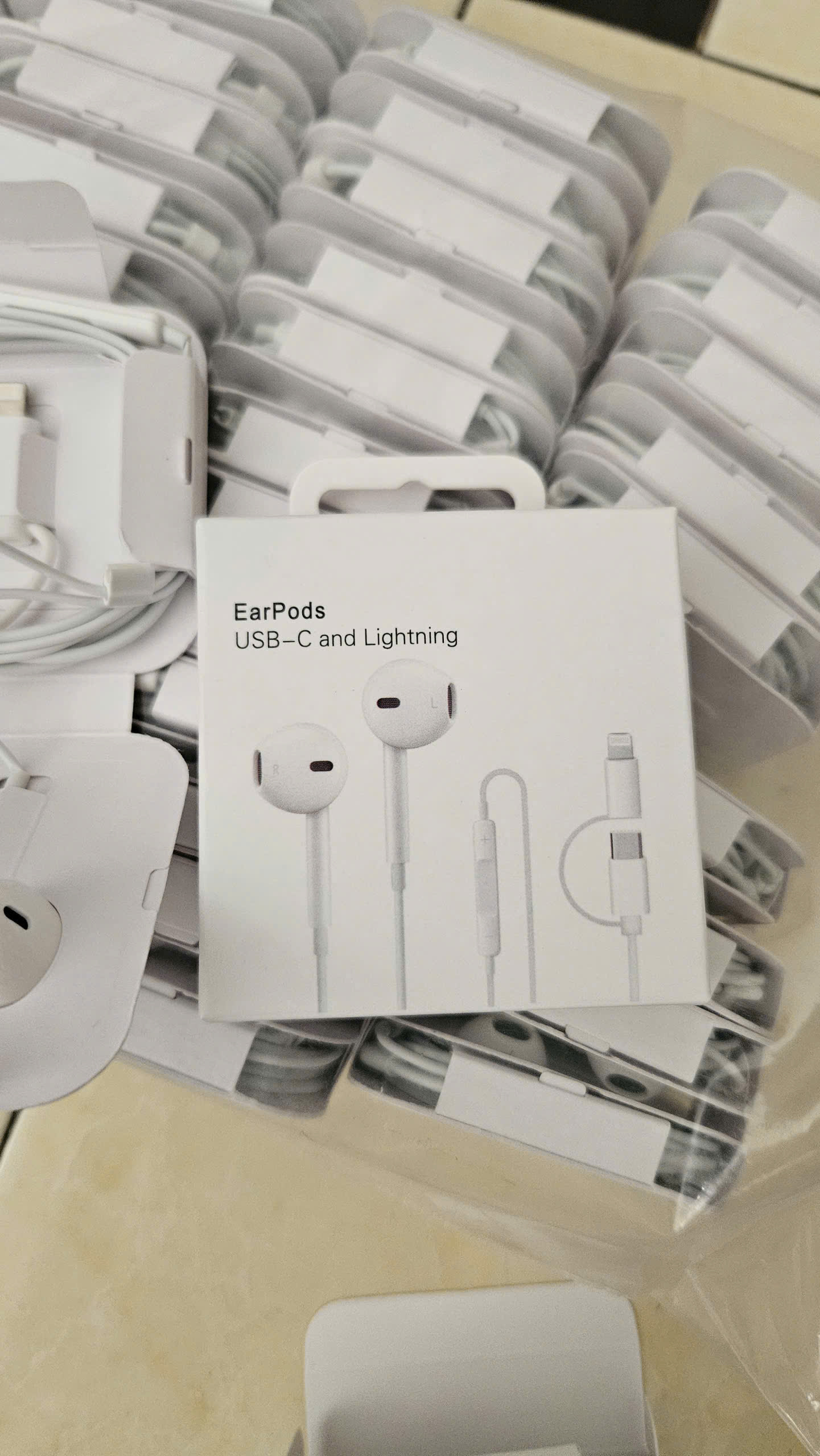 Tai nghe iphone 2in1 Type C và Lightning , âm thanh hay