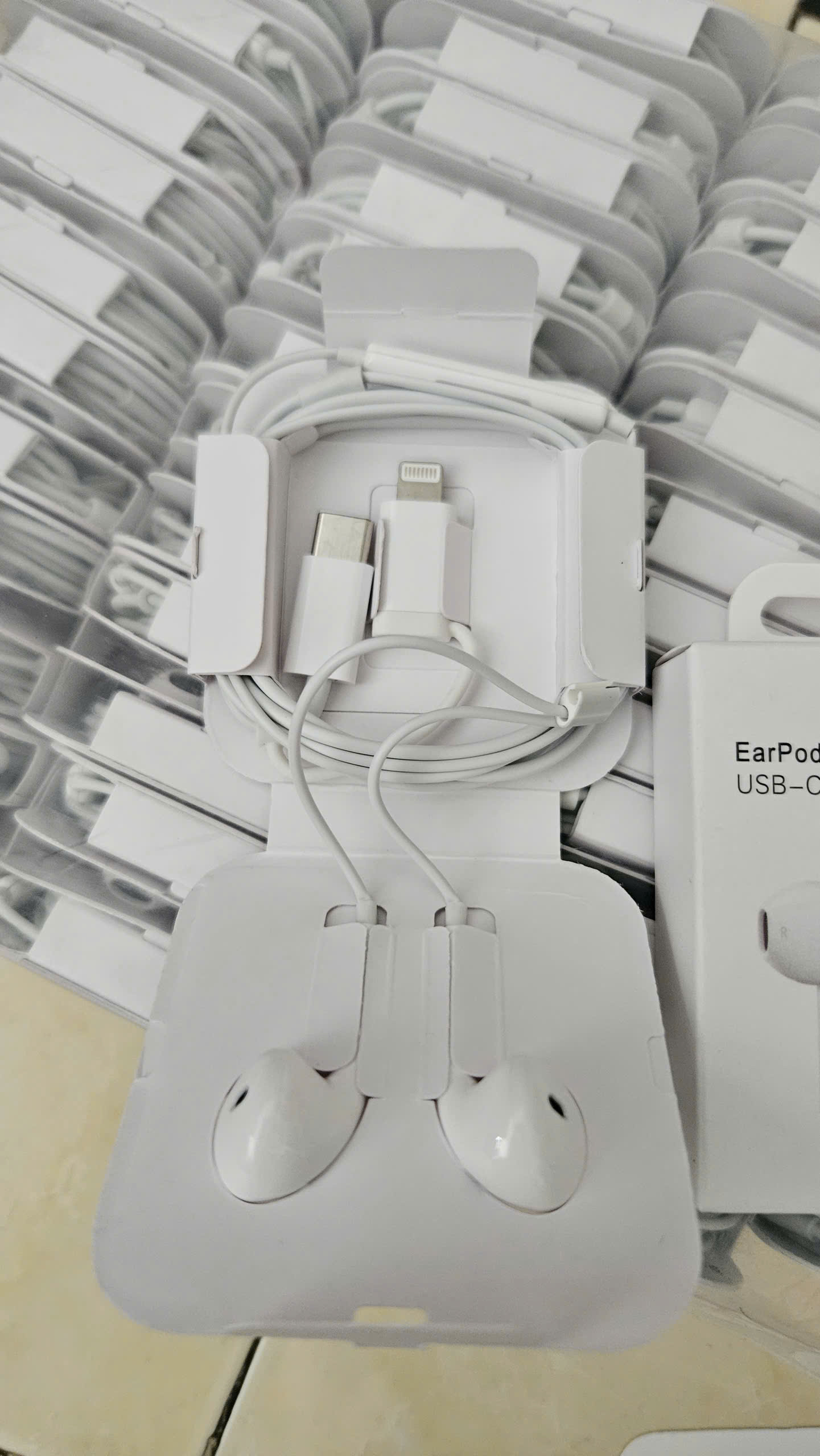 Tai nghe iphone 2in1 Type C và Lightning , âm thanh hay